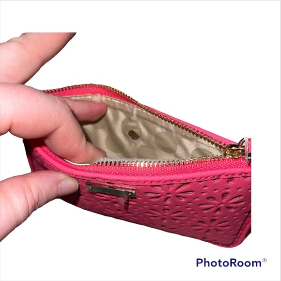 🚫 SOLD 🚫 Kate Spade Perforated Wristlet - Picture 3 of 4